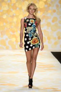 Candice Swanepoel feet photo thumbnail