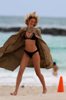 Candice Swanepoel feet photo thumbnail