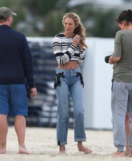 Candice Swanepoel feet photo thumbnail