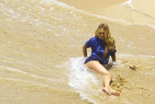 Candice Swanepoel feet photo thumbnail