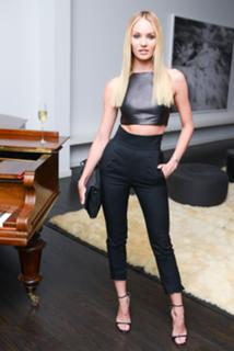 Candice Swanepoel feet photo thumbnail