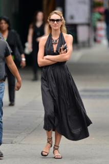 Candice Swanepoel feet photo thumbnail