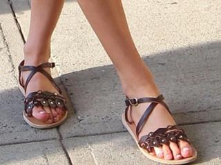 Candice Swanepoel feet photo thumbnail