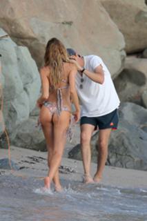 Candice Swanepoel feet photo thumbnail
