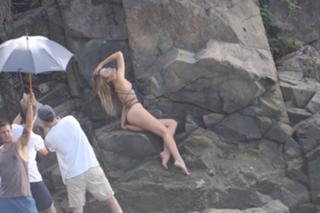 Candice Swanepoel feet photo thumbnail