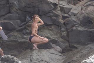 Candice Swanepoel feet photo thumbnail