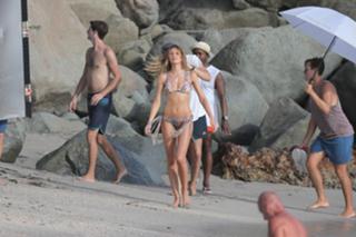 Candice Swanepoel feet photo thumbnail