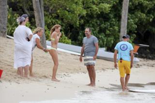 Candice Swanepoel feet photo thumbnail