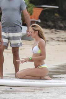 Candice Swanepoel feet photo thumbnail