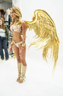 Candice Swanepoel feet photo thumbnail