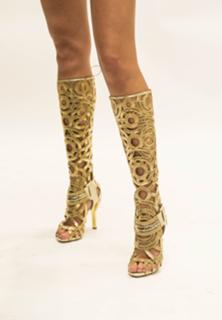 Candice Swanepoel feet photo thumbnail