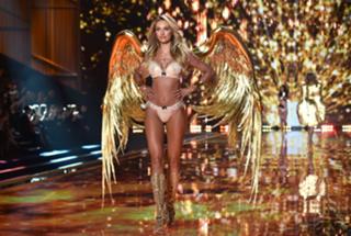 Candice Swanepoel feet photo thumbnail