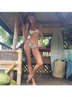 Candice Swanepoel feet photo thumbnail