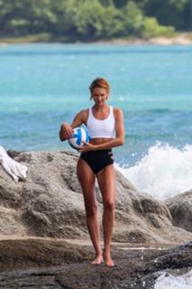Candice Swanepoel feet photo thumbnail