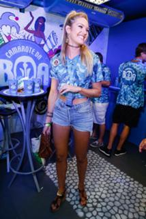 Candice Swanepoel feet photo thumbnail