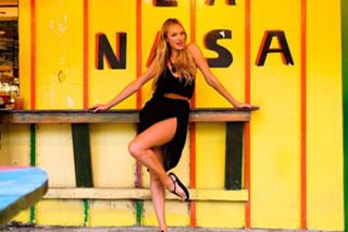 Candice Swanepoel feet photo thumbnail