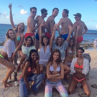 Candice Swanepoel feet photo thumbnail