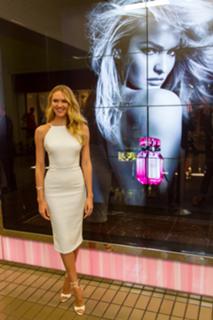 Candice Swanepoel feet photo thumbnail