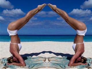 Candice Swanepoel feet photo thumbnail