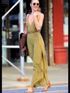 Candice Swanepoel feet photo thumbnail