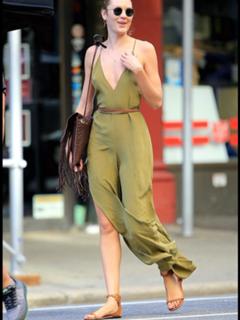 Candice Swanepoel feet photo thumbnail