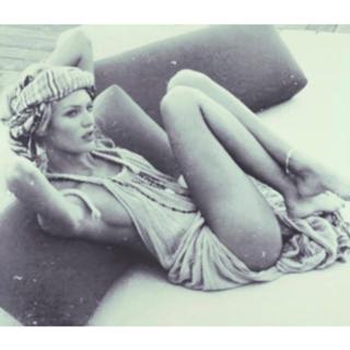 Candice Swanepoel feet photo thumbnail