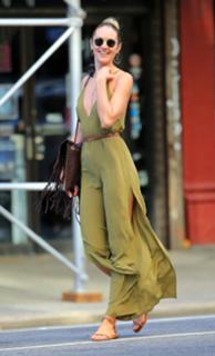 Candice Swanepoel feet photo thumbnail