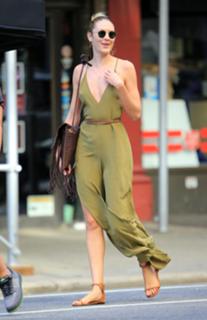 Candice Swanepoel feet photo thumbnail