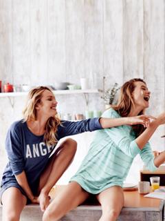 Candice Swanepoel feet photo thumbnail