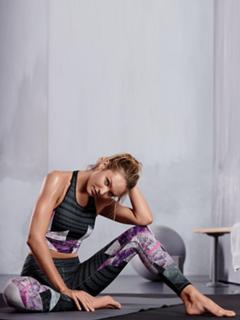 Candice Swanepoel feet photo thumbnail