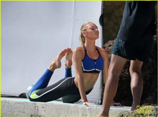 Candice Swanepoel feet photo thumbnail