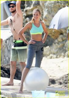 Candice Swanepoel feet photo thumbnail