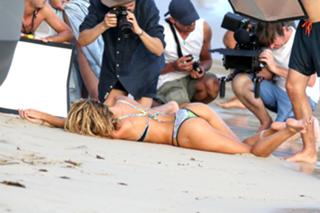 Candice Swanepoel feet photo thumbnail