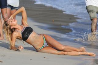 Candice Swanepoel feet photo thumbnail