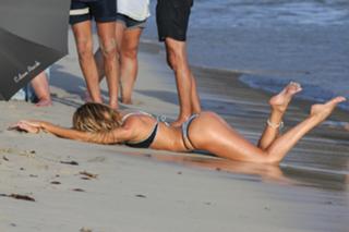 Candice Swanepoel feet photo thumbnail