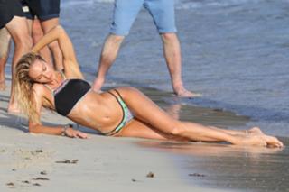 Candice Swanepoel feet photo thumbnail