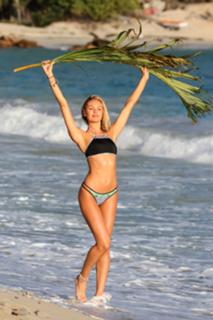 Candice Swanepoel feet photo thumbnail