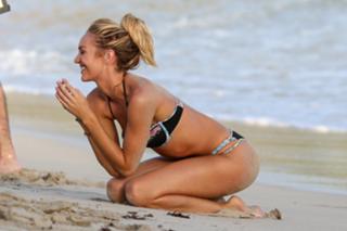 Candice Swanepoel feet photo thumbnail