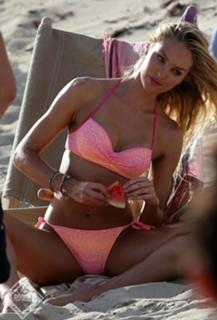 Candice Swanepoel feet photo thumbnail