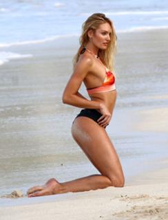 Candice Swanepoel feet photo thumbnail
