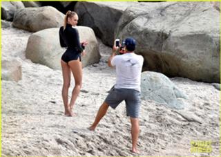 Candice Swanepoel feet photo thumbnail