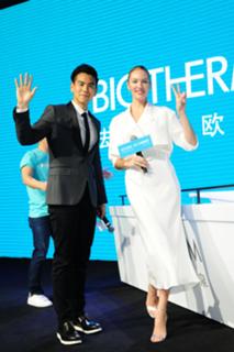 Candice Swanepoel feet photo thumbnail