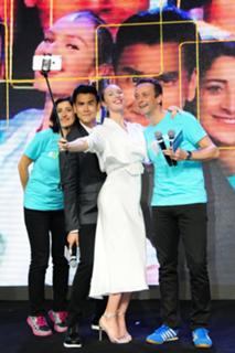 Candice Swanepoel feet photo thumbnail