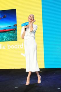 Candice Swanepoel feet photo thumbnail