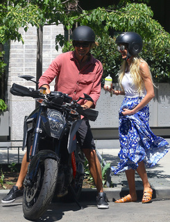 Candice Swanepoel feet photo thumbnail