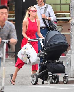 Candice Swanepoel feet photo thumbnail