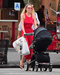 Candice Swanepoel feet photo thumbnail