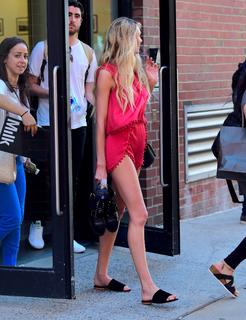 Candice Swanepoel feet photo thumbnail