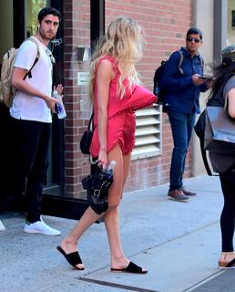 Candice Swanepoel feet photo thumbnail