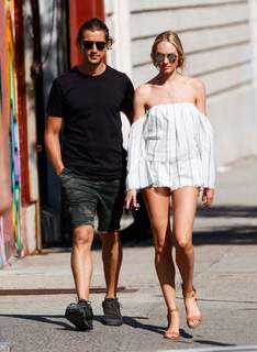 Candice Swanepoel feet photo thumbnail